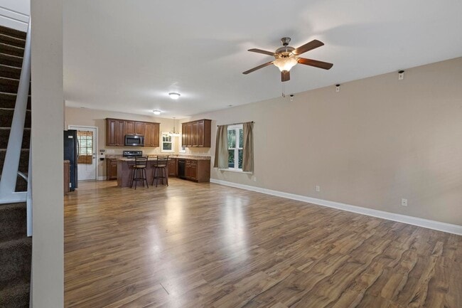 Foto del edificio - Beautiful 3-bedroom, 2.5-bathroom home available for lease in Hampstead