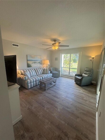 Building Photo - 621 Windrush Bay Dr