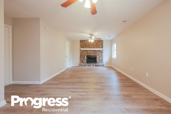 Building Photo - 242 River Trace Ct