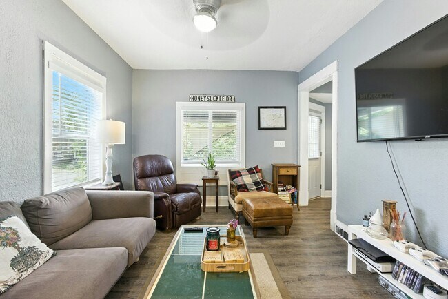 Foto del edificio - 3516 Flora Ave