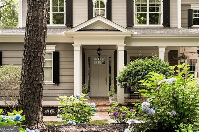 Foto del edificio - 2599 Ridgewood Terrace NW