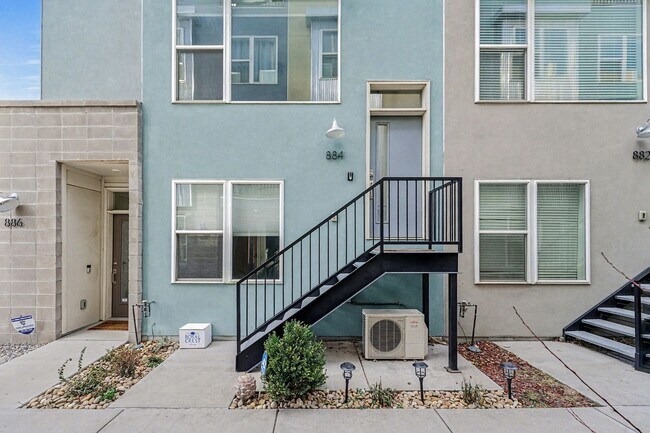 Building Photo - Modern-3 bedroom -3.5 bathroom Townhome in Santa Fe Art District