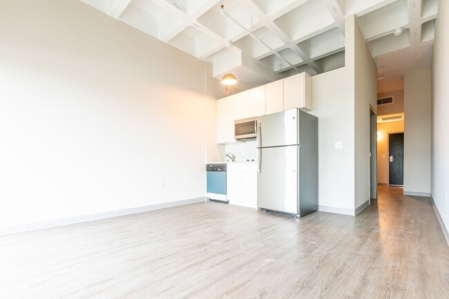 Interior Photo - 735 West