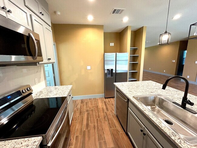 Foto del edificio - Room in Duplex on N Shore Dr