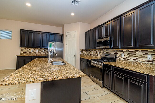 Foto del edificio - 3100 E Desert Broom Pl