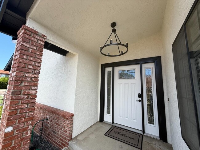 Building Photo - 2503 Levante St