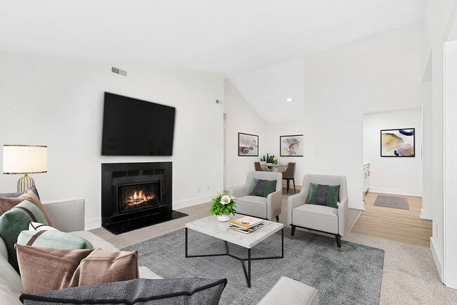 Building Photo - Woodlyn on the Green Apartment Homes