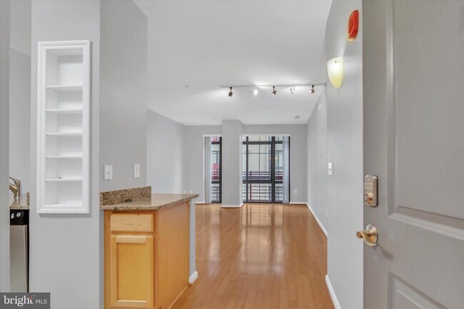 Foto del edificio - 7923 Eastern Ave NW