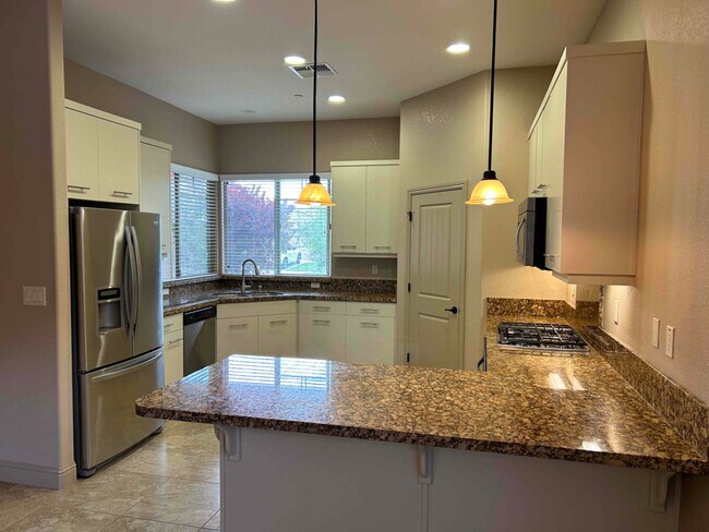Foto del edificio - 4684 Falcon Crest Way