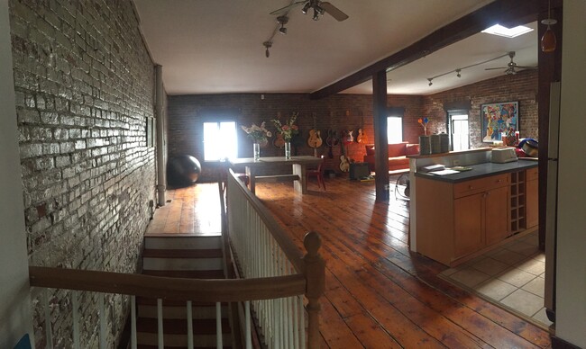 Building Photo - 12 Front St