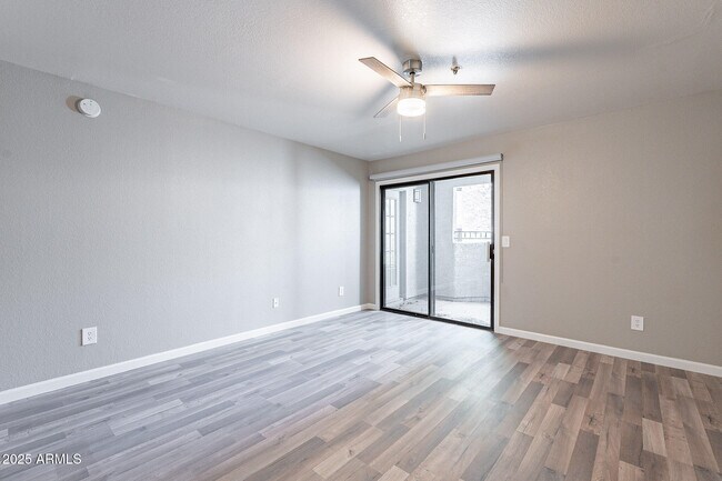 Foto del edificio - 2025 E Campbell Ave