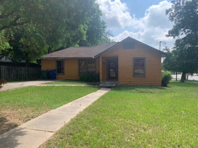 Primary Photo - 1021 Oak Dr