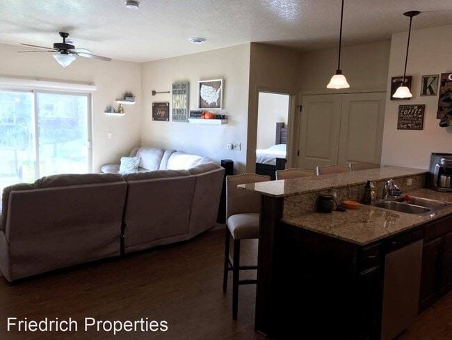 Building Photo - 2715 Bobcat Dr