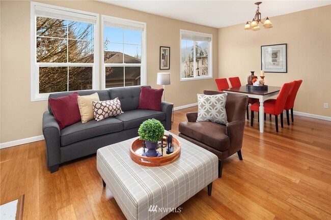 Building Photo - 3Bd/2.5Ba Bellevue Townhouse