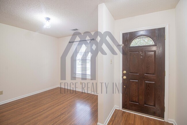 Foto del edificio - 148 Country Walk Cir