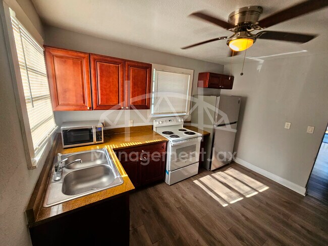 Building Photo - 5736 Teeler Ave