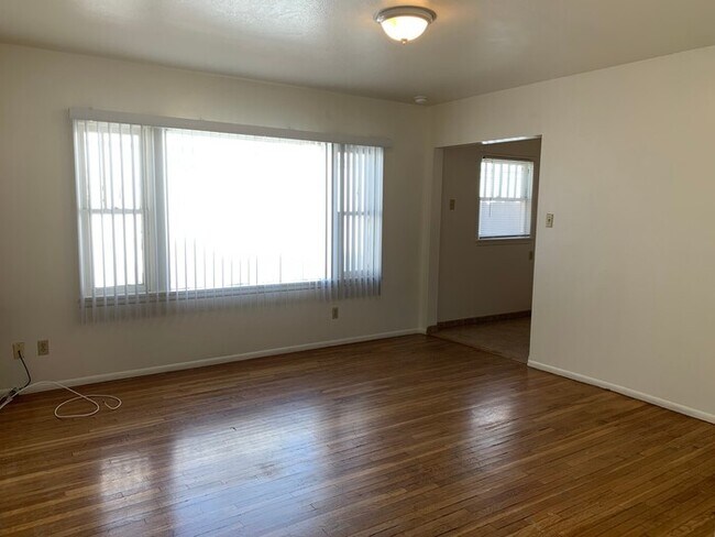Foto del edificio - Downstairs unit available in Reedley!