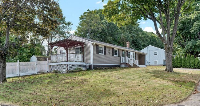 Building Photo - 75 Glenwood Dr