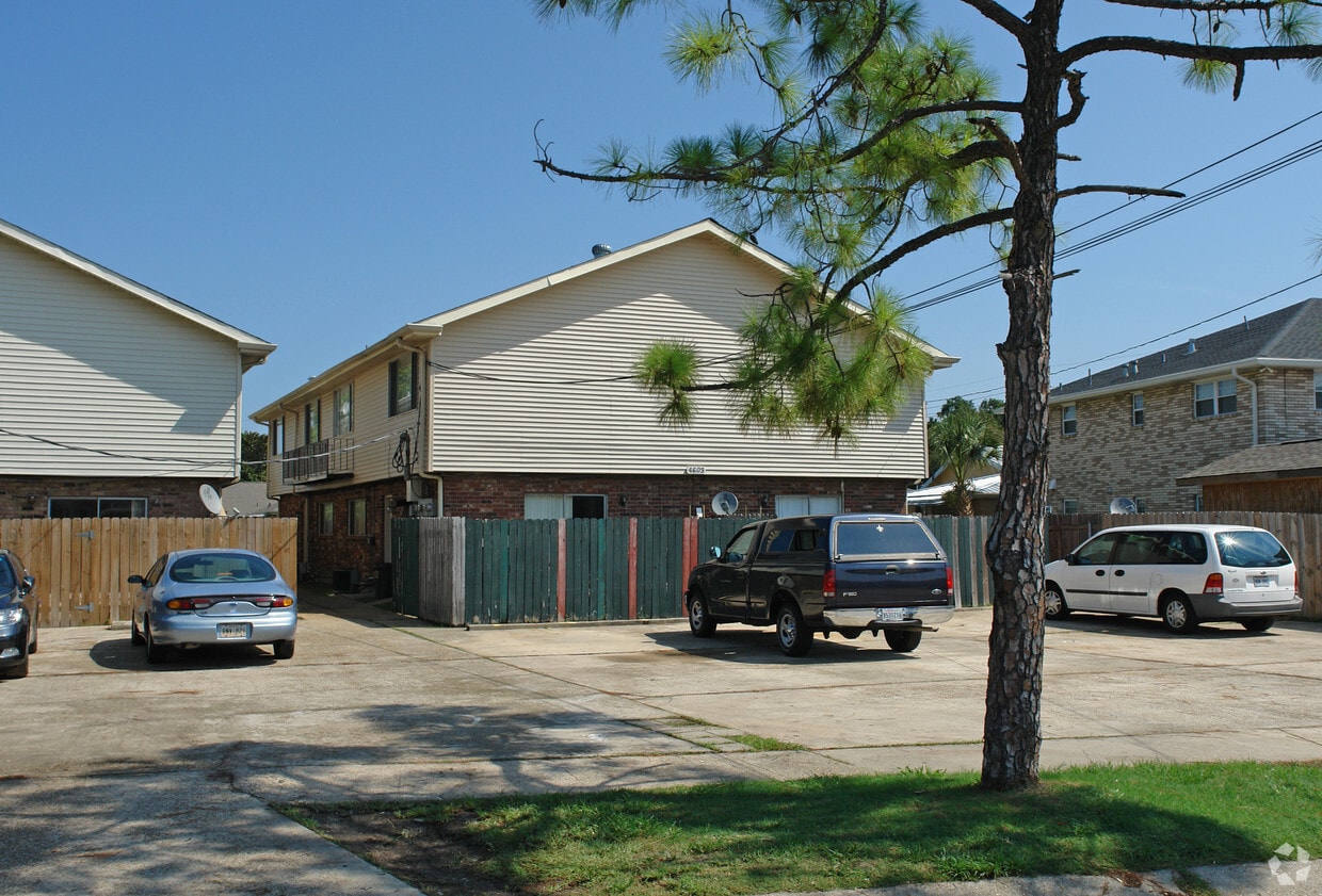 Primary Photo - 4609 Yale St