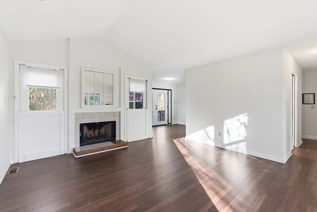 Photo - Spacious Townhome in Five Oaks!