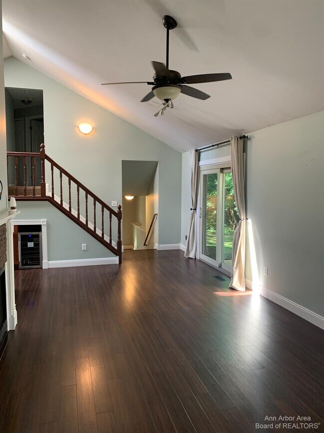 Building Photo - 2557 Country Village Ct