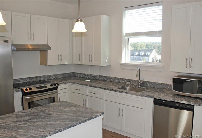 Foto del edificio - 398 Federal Rd