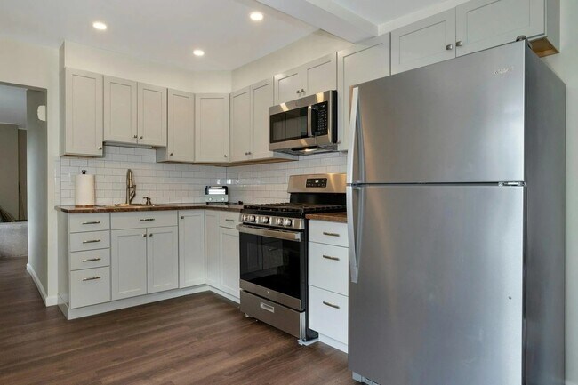 Building Photo - 19 Conger Ave