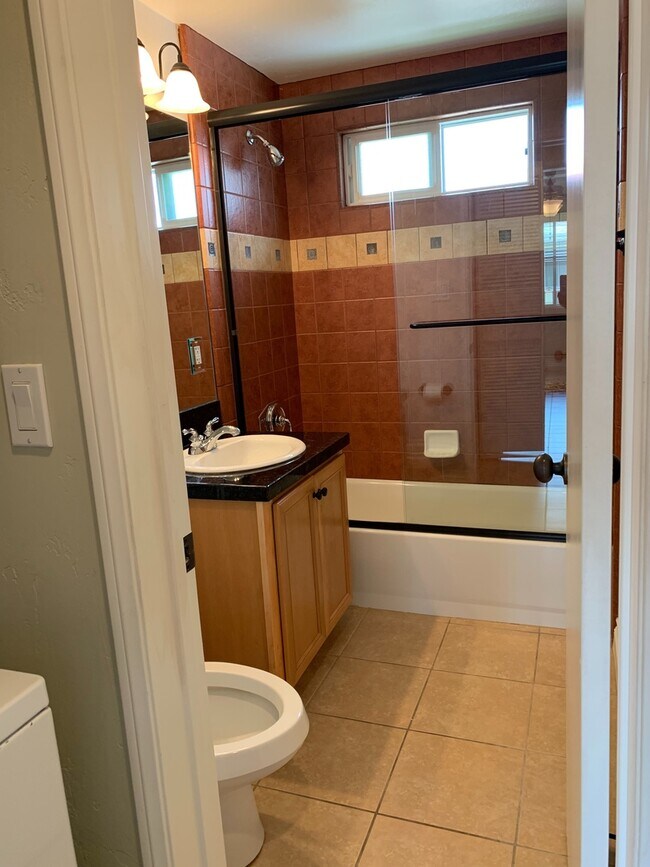 Building Photo - $2,150 - 1 Bed / 1 Bath Condo in Hillcrest