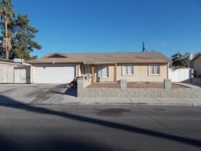 Building Photo - 4820 E Arizona Ave