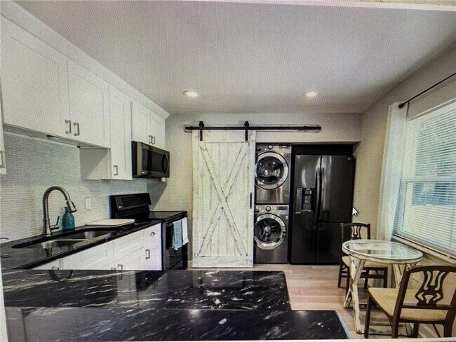 Foto del edificio - 9725 Alsobrook Ave