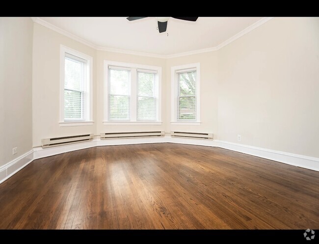 Building Photo - 3825 N Greenview Ave