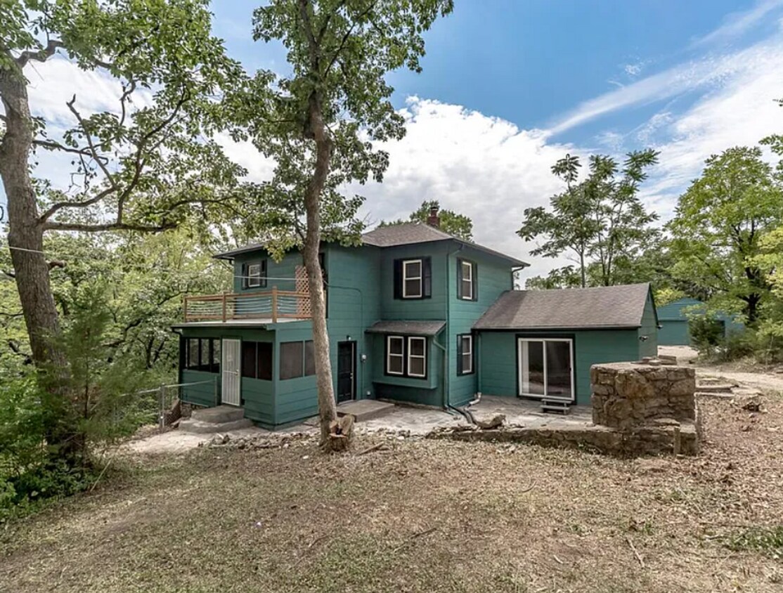 Foto principal - 4BR/2BA Home for Privacy and Space Ready i...