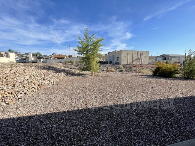 Building Photo - 2519 Valley Vista