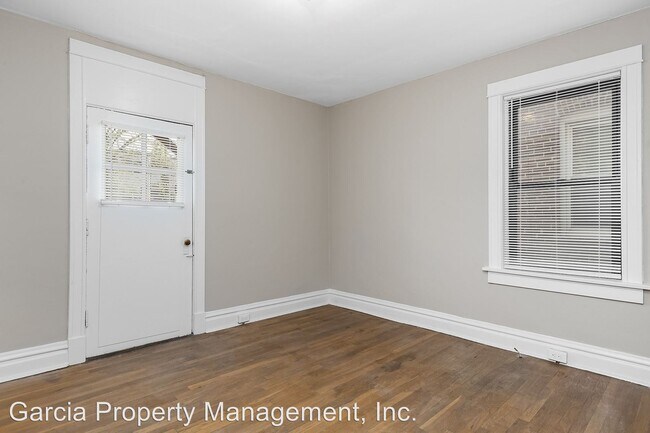 Building Photo - 5008-5010 Lindenwood Ave