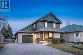 Building Photo - 167 Forfar Ave