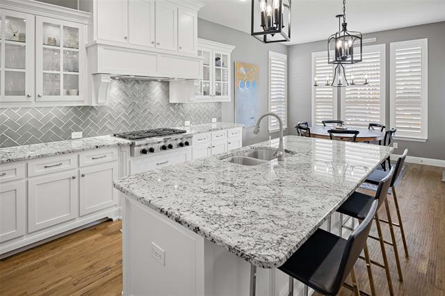 Foto del edificio - 4570 Acacia Pkwy
