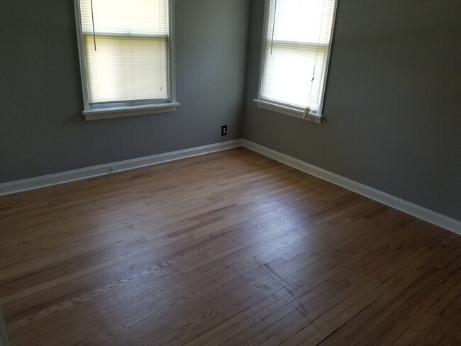 Building Photo - 2122 Rosebud Ave