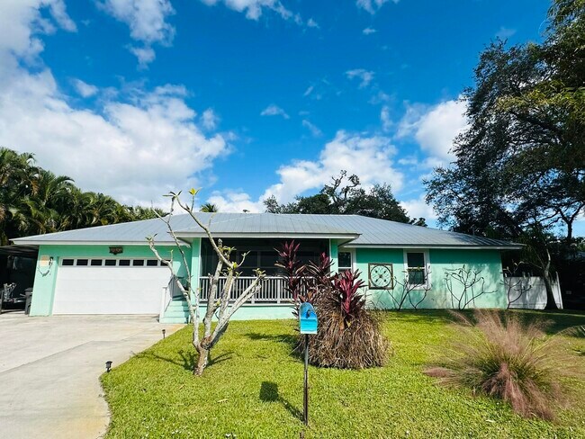 Foto del edificio - 2415 Laurel Ln
