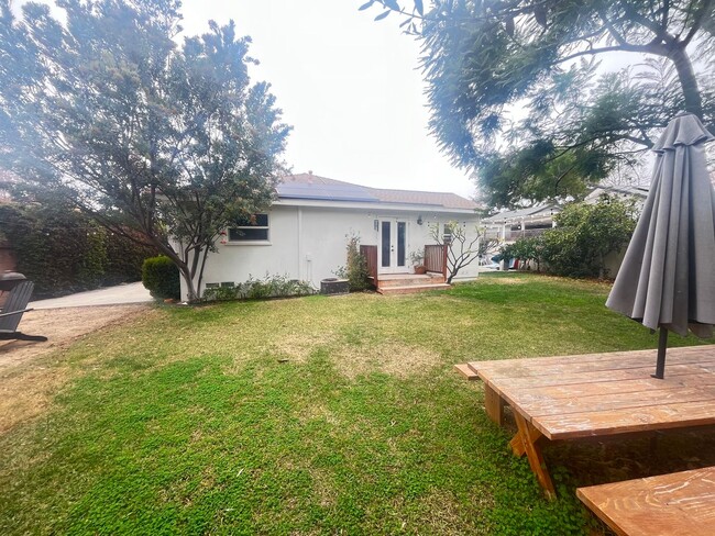 Foto del edificio - Beautiful Ranch Style 3 Bed 2 Bath Orange ...