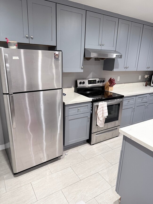 Building Photo - 2241 Village Ct