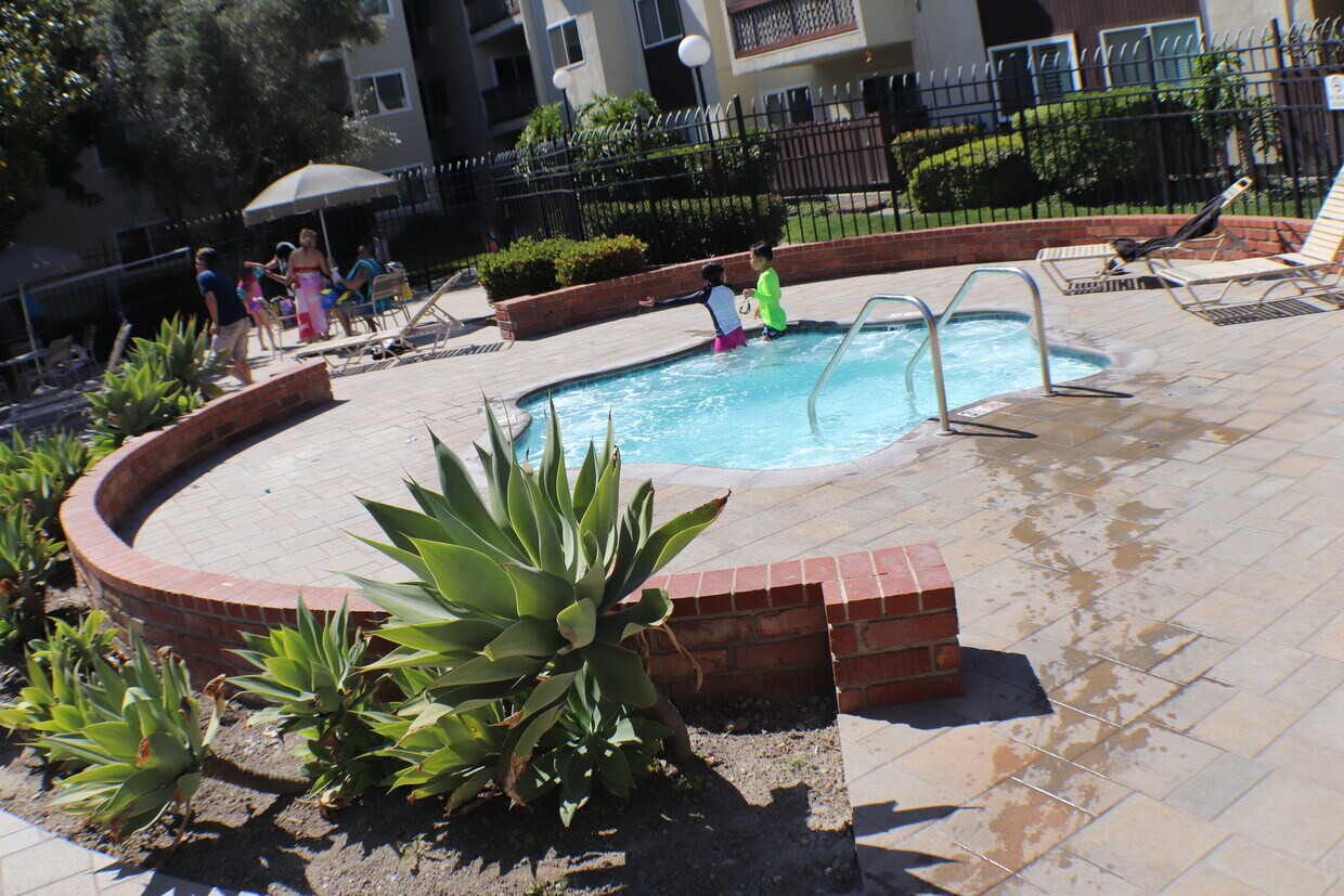 12200 Montecito Rd Unit D207, Seal Beach, CA 90740 Condo for Rent in