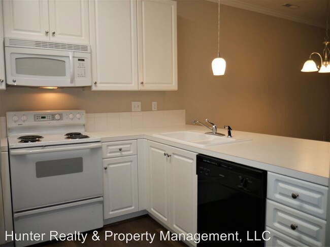 Building Photo - 2 br, 2.5 bath House - 506 Sherwood Hills