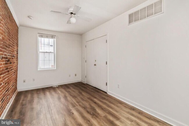 Building Photo - 1122 William St