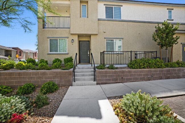 Building Photo - Beautiful 3 BR 2.5 BA Townhouse built in 2020 off the Las Vegas Strip