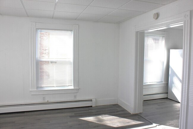 Building Photo - 19 Lowell St