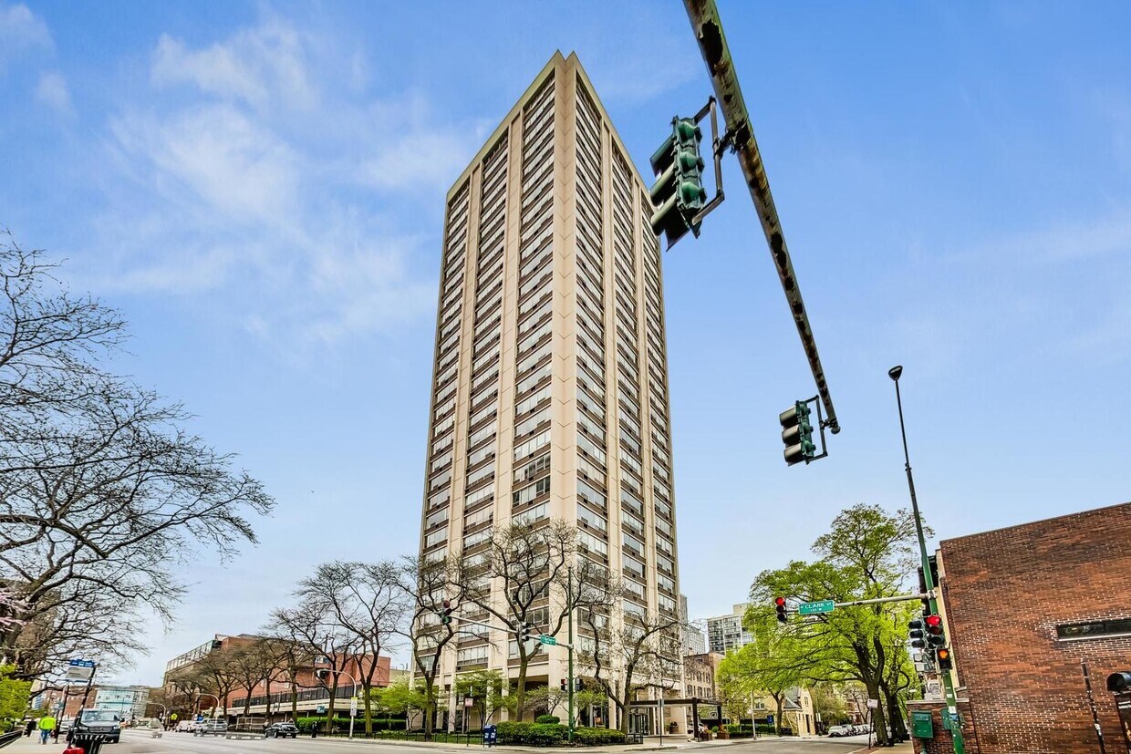 Primary Photo - 70 W Burton Pl