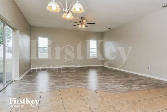 Building Photo - 10611 Carloway Hills Dr