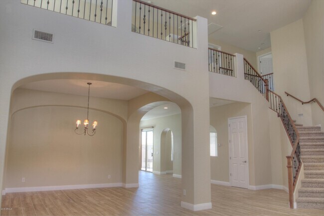 Building Photo - 2413 E Park View Ln