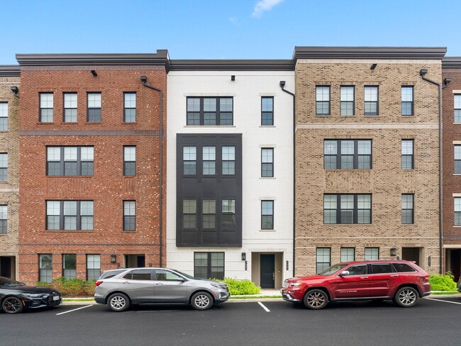 "Modern Living Awaits: Spacious 2-Bed, 2.5-Bath Townhouse in the Heart of McLean!" - "Modern Living Awaits: Spacious 2-Bed, 2.5-Bath Townhouse in the Heart of McLean!"