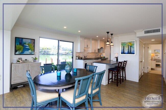 Foto del edificio - *** MOORINGS BAY 2/2 SHORT WALK TO BEACH A...